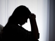 कहीं आप भी तो नहीं हो रहे हैं Depression का शिकार, इन आदतों को अपनाकर रखें अपना ख्याल 1