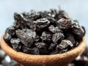 जान लेंगे भीगे हुए मुनक्के खाने के ये 7 फायदे, तो आप भी तुरंत करेंगे इसे डाइट में शामिल 1