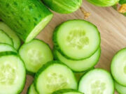 यूं ही नहीं गर्मियों में सुपरफूड कहलाता है खीरा, इन 8 वजहों से आप भी बनाएं डाइट का हिस्सा 10