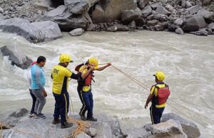 Uttarakhand: धारचूला में काली नदी में गिरा एक वाहन,एक महिला की मौत व दो अन्य वाहन सवार लापता