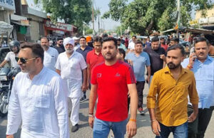 Income Tax Raid In Rudrapur: 24 घंटे से आयकर विभाग की कार्रवाई जारी, विरोध में व्यापारी, कांग्रेस-भाजपा के नेता भी शामिल