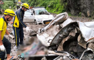 Uttarakhand: गंगोत्री हाईवे पर दर्दनाक हादसा, डबरानी के पास चट्टान टूटने से दबे कुछ लोग, एक की मौत, पांच घायल, रोके गए वाहन