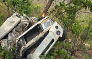 Accident: रानीबाग से छोटा कैलाश को जा रहा पिकअप अनियंत्रित होकर खाई में गिरा, दो लोगों की मौत और एक घाय