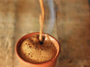 हेल्दी समझकर गटागट न पिएं गर्मियों में अदरक वाली चाय, हो सकते हैं ये नुकसान 1