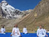 Uttarakhand: मुख्यमंत्री पुष्कर सिंह धामी ने आदि कैलाश में किया योग, साथ नजर आए ITBP अधिकारी-जवान