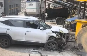 Uttarakhand: अल्मोड़ा-हल्द्वानी हाइवे पर असंतुलित होकर हाटमिक्स प्लांट के अंदर जा घुसी तेज रफ्तार कार
