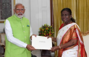 PM Modi: नरेंद्र मोदी ने प्रधानमंत्री पद से दिया इस्तीफा, इस तारीख को हो सकता है नई सरकार का शपथ ग्रहण