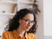 लगातार स्क्रीन के इस्तेमाल से कमजोर होने लगी है आंखें, तो Eye Sight बढ़ाने के लिए रोजाना करें ये एक्सरसाइज 1