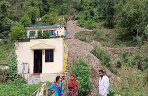 Bhimtal: भयंकर बारिश का कहर कई घरों तक पहुंचा मलबा, लोगों ने भागकर बचाई जान, विधायक ने किया निरीक्षण