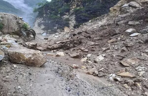 Nainital News: कुमाऊं में बारिश का कहर जारी, सड़कों पर आया मलबा, आपदा जैसे हालात