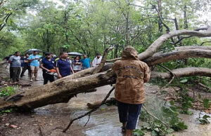 Uttarakhand: नैनीताल में बारिश का कहर, 24 घंटे में 200 मिमी बरसात, 21 सड़कें बंद