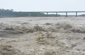 Haldwani: गौला में आई बाढ़ के कारण रेलवे को इतने लाख का नुकसान, सीमेंट के 900 कट्टे बहे, चार जेनरेटर डूबे