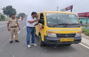 Nainital News: फिटनेस में फेल स्कूली वाहन, खतरे में बच्चे, नैनीताल जिले में 132 गाड़ियों का किया चालान