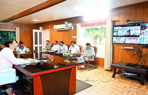 Haldwani: कमिश्नर दीपक रावत की वीडियो कांफ्रेंसिंग, अधिकारियों की उड़ाई नींद, कहा- नदियों के किनारे रह रहे लोगों को…?