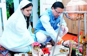 Uttarakhand: मुख्यमंत्री धामी ने पत्नी संग की भगवान शिव की उपासना, कावंड़ यात्रा में आ रहे शिवभक्तों से की ये खास अपील