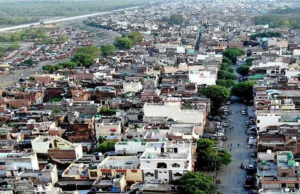 Haldwani: उजड़ने से पहले घर मिलने की आस, बनभूलपुरा से लगी रेलवे की जमीन पर बसे हैं 4365 परिवार, जानें मामला