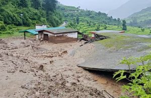 Uttarakhand: बारिश का कहर, कहीं भूस्खलन तो कहीं विद्युत आपूर्ति ठप, कुछ जगह स्कूलों में हुई छुट्टी, दो की मौत
