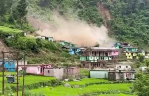 Uttarakhand: बेबसी…टिहरी के तिनगढ़ में भूस्खलन ने मचाई तबाही, 80 परिवारों ने छोड़ दिया अपना घर