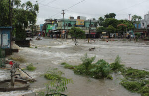 Rudrapur Flood: रुद्रपुर में बाढ़ जैसे हालात, डैम में पानी आने से स्थिति भयावह; 300 लोगों को सुरक्षित निकाला