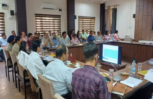 Nainital News: कुमाऊं कमिश्नर दीपक रावत ने अधिकारियों के साथ की बैठक, कहा- विकास कार्यों को धरातल पर उतारें विभाग