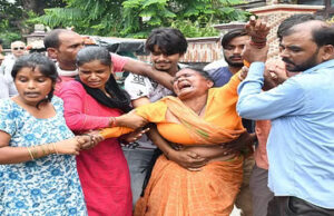 Haldwani: मुआवजे के लिए परिजनों का एसटीएच से मोर्चरी तक हंगामा, तीन घंटे तक नहीं उठाए शव; जानिए पूरा मामला