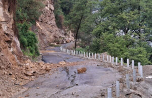 Uttarakhand: दिल्ली-यमुनोत्री हाईवे समेत 13 मार्ग बंद, मैदानी और पहाड़ी क्षेत्रों में बारिश से यातायात बाधित