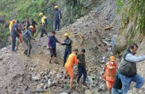 Uttarakhand: केदारनाथ रूट पर अभी भी फंसे हैं 400 लोग, आर्मी और एयरफोर्स के रेस्क्यू ऑपरेशन के बीच जानिए कैसे हैं हालात