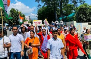 Haldwani: महिलाओं के खिलाफ बढ़ते अपराधों पर कांग्रेस का विरोध प्रदर्शन, निकाली जन आक्रोश रैली, फूंका पुतला