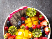 आप भी ऑफिस ले जाते हैं कटे हुए फ्रूट्स, तो तुरंत सुधार लें गलती; नहीं तो बीमारी के बन जाएंगे मरीज 1