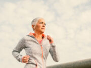 Tips to Live Longer: जीना चाहते हैं 100 साल लंबा जीवन, तो लाइफस्टाइल में शामिल करें एक्सपर्ट्स की बताई 4 आदतें 2