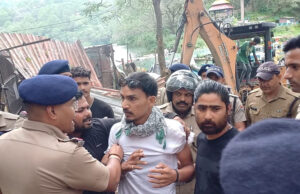 Nainital News: सातताल में गरजा बुलडोजर, अवैध दुकानों पर हुई कार्रवाई, प्राधिकरण और प्रशासन के खिलाफ भड़के व्यापारी