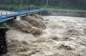 Haldwani: जाते-जाते मानसून की बारिश दे रही दर्द, गौला की चपेट में आने से मकान ध्वस्त, तीन घर खाली कराए