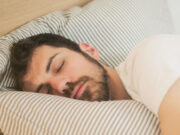 रातभर बदलते रहते हैं करवट, तो यहां जानें सुकून भरी नींद लेने के आसान तरीके 1