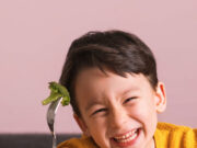 बच्चे के सही विकास के लिए जरूरी है विभिन्न पोषक तत्व, इन न्यूट्रिएंट्स को जरूर करें उनकी डाइट में शामिल 1