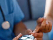 सिर्फ ज्यादा मीठा खाना या जेनेटिक कारण ही नहीं, रोजमर्रा की 5 आदतें भी बढ़ाती हैं Diabetes का खतरा 1