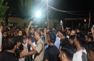 Uttarakhand: भगवान शिव पर आपत्तिजनक पोस्ट वायरल करने पर फूटा गुस्सा, विरोध पर लोगों ने देर रात घेरा थाना