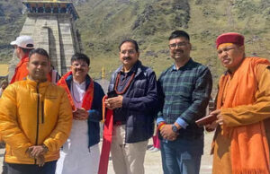 Uttarakhand: प्रधानमंत्री नरेंद्र मोदी के भाई पंकज मोदी पहुंचे केदारनाथ धाम, बाबा केदार के दर्शन कर लिया आशीर्वाद
