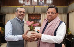 Uttarakhand: मुख्यमंत्री पुष्कर सिंह धामी से मिले एक्टर परेश रावल, कहा- फिल्म शूटिंग के लिए उत्तराखंड बेहतरीन जगह