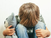 World Mental Health Day: बार-बार रोना या गुस्सा हो सकता है बच्चे में स्ट्रेस का संकेत, ऐसे में करें इसे हैंडिल 1