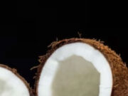 रोज एक चम्मच नारियल तेल पीने से मिलने वाले फायदे जानकर हैरान हो जाएंगे आप 1