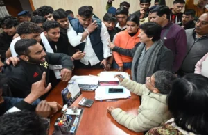 Nainital News: छात्रसंघ चुनाव की मांग को लेकर कुमाऊं यूनिवर्सिटी के छात्रों ने काटा हंगामा, कुलपति की गैरमौजूदगी पर भी जताई नाराजगी
