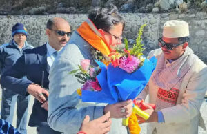 Uttarakhand News: मुख्यमंत्री धामी पहुंचे बदरीनाथ, मंदिर में पूजा-अर्चना कर लिया भगवान बदरीविशाल का आशीर्वाद