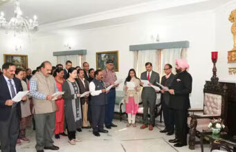 Uttarakhand: राजभवन में मनाया गया संविधान दिवस, बोले राज्यपाल-मौलिक कर्तव्यों का पालन करना हर नागरिक का दायित्व