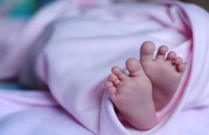 Uttarakhand: कब सुधरेंगे हालात…कोसों दूर खड़ी थी एबुलेंस, गर्भवती को ले जा रहे थे पैदल, जंगल में हुआ प्रसव