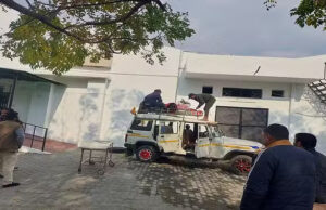 Uttarakhand: हल्द्वानी में हैरान करने वाला मामला, नहीं मिली एंबुलेंस…तो गाड़ी की छत पर लाश को बांधकर 195 किमी तक ले गए