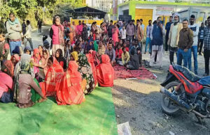 Nainital News: सड़क पर फिसली स्कूटी, ट्राले ने कुचला मासूम, चली गई बच्चे की जान, हादसे के बाद फूटा लोगों का गुस्सा…किया प्रदर्शन