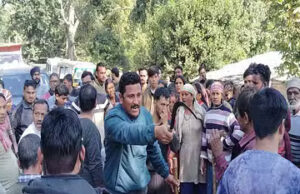 Nainital News: बाघ ने महिला को मार डाला, मुआवजा देने की बात से गुस्साए ग्रामीण बोले- हम रुपये देते हैं…आप बाघ को मारो