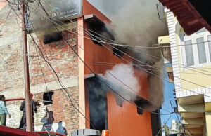 Nainital News: भीषण आग से धधका पेंट का गोदाम, दमकल की दस गाड़ियों ने नौ घंटे में पाया काबू, एक करोड़ का नुकसान