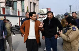 Nainital News: शिकायत सुनकर पैदल ही निकल पड़े कमिश्नर दीपक रावत…अफसरों पर भड़के, सख्त कार्रवाई के दिए निर्देश
