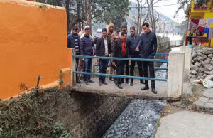 Uttarakhand: खूबसूरत शहर नैनीताल में दिखी गंदगी तो आईएएस दीपक रावत ने लगाई अफसरों की क्लास…दे डाली चेतावनी